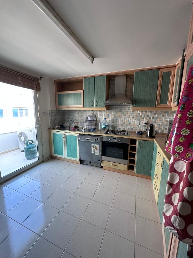 Zu verkaufen 3+1 Penthouse in Kyrenia Zentrum, herrlicher Meerblick, Meeresfront