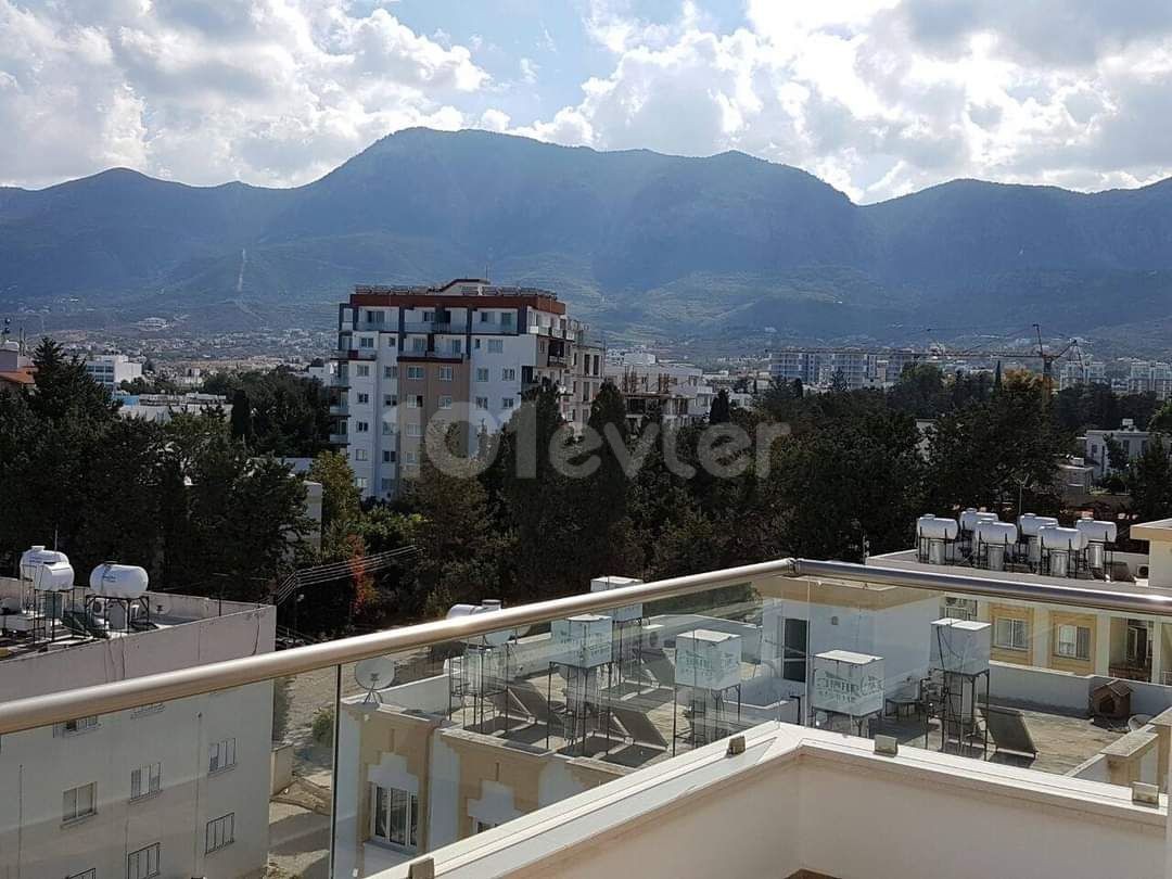  Ausgezeichnete 3+1 Penthouse-Wohnung zu verkaufen in Kyrenia Centre