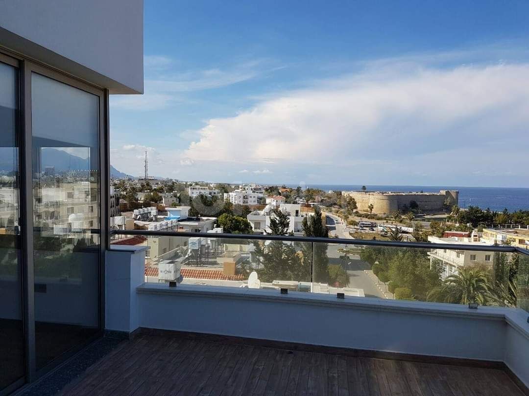  Ausgezeichnete 3+1 Penthouse-Wohnung zu verkaufen in Kyrenia Centre