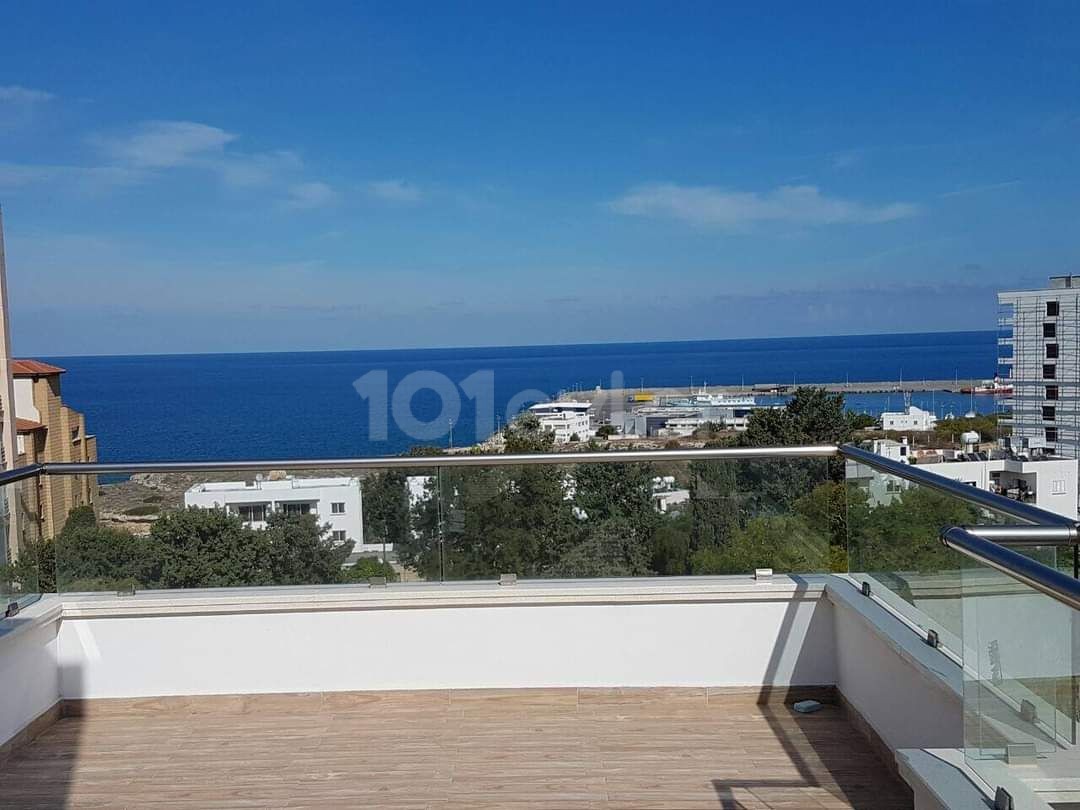  Ausgezeichnete 3+1 Penthouse-Wohnung zu verkaufen in Kyrenia Centre