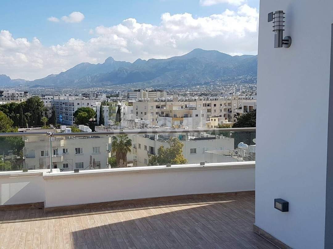  Ausgezeichnete 3+1 Penthouse-Wohnung zu verkaufen in Kyrenia Centre