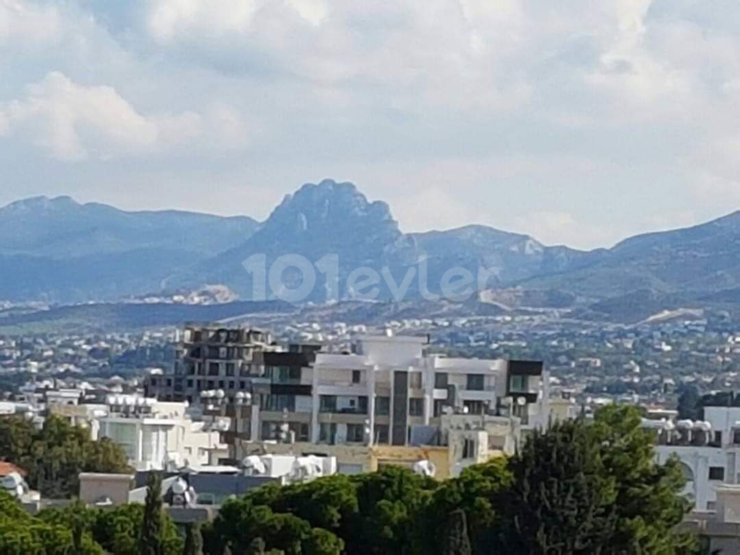  Ausgezeichnete 3+1 Penthouse-Wohnung zu verkaufen in Kyrenia Centre