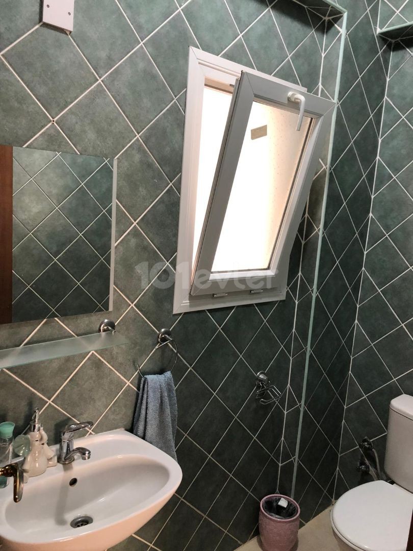 Zu verkaufen 2+1 Wohnung in Kyrenia Zentrum