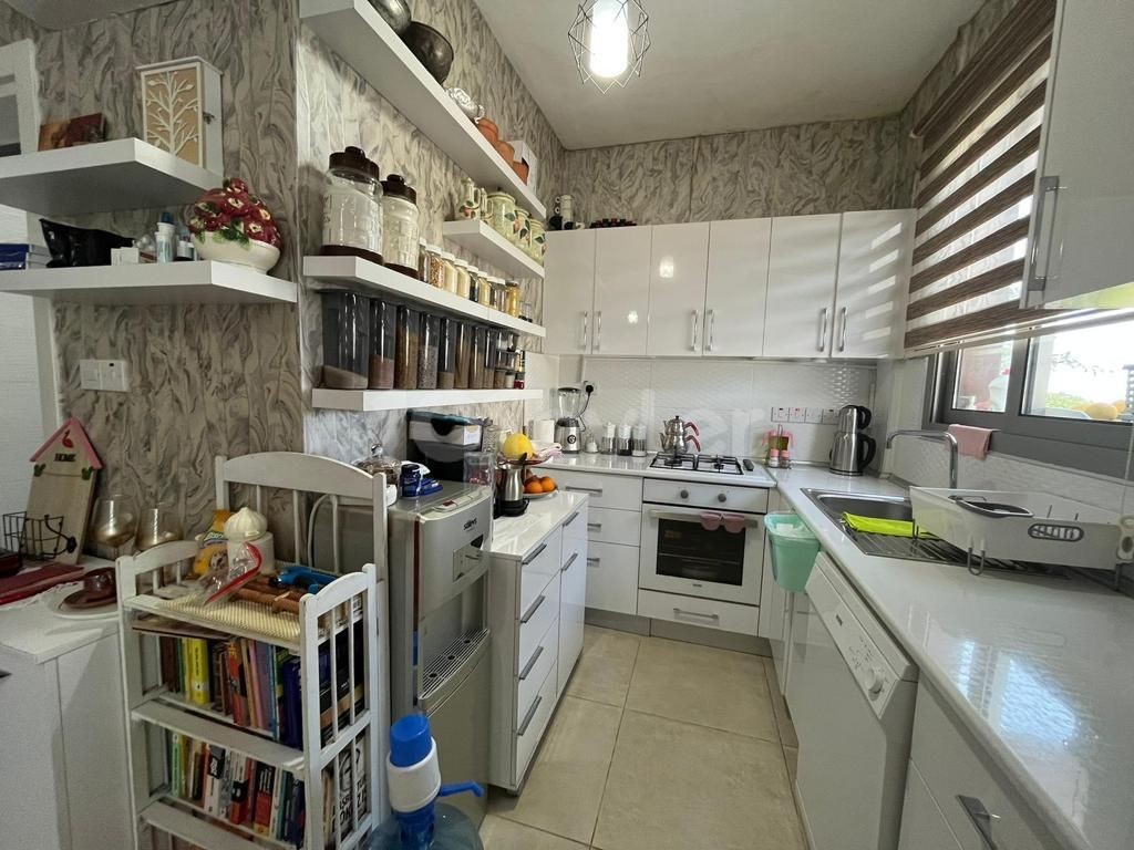 2+1 apartment for sale in Zeytinlik, with Turkish title, TAXES PAID