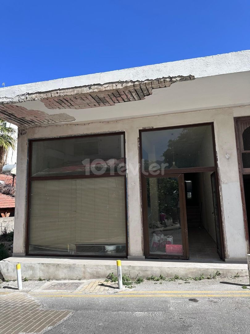 Girne Çarşıda Kiralık 2 adet dükkanlar