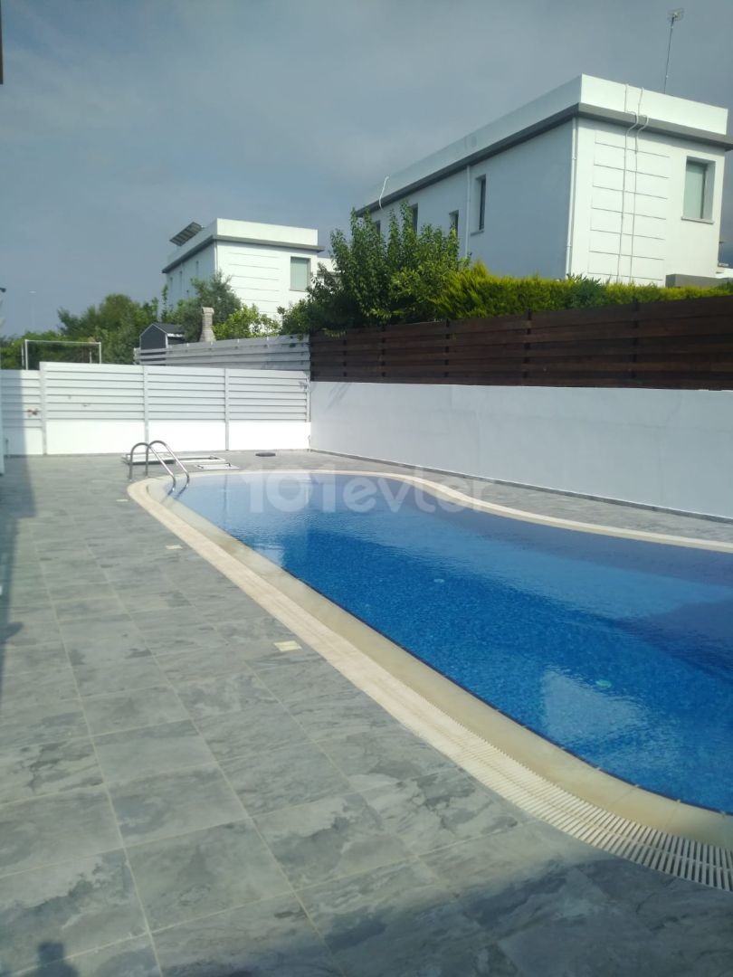 4+1 villa with pool for rent in Alsancak