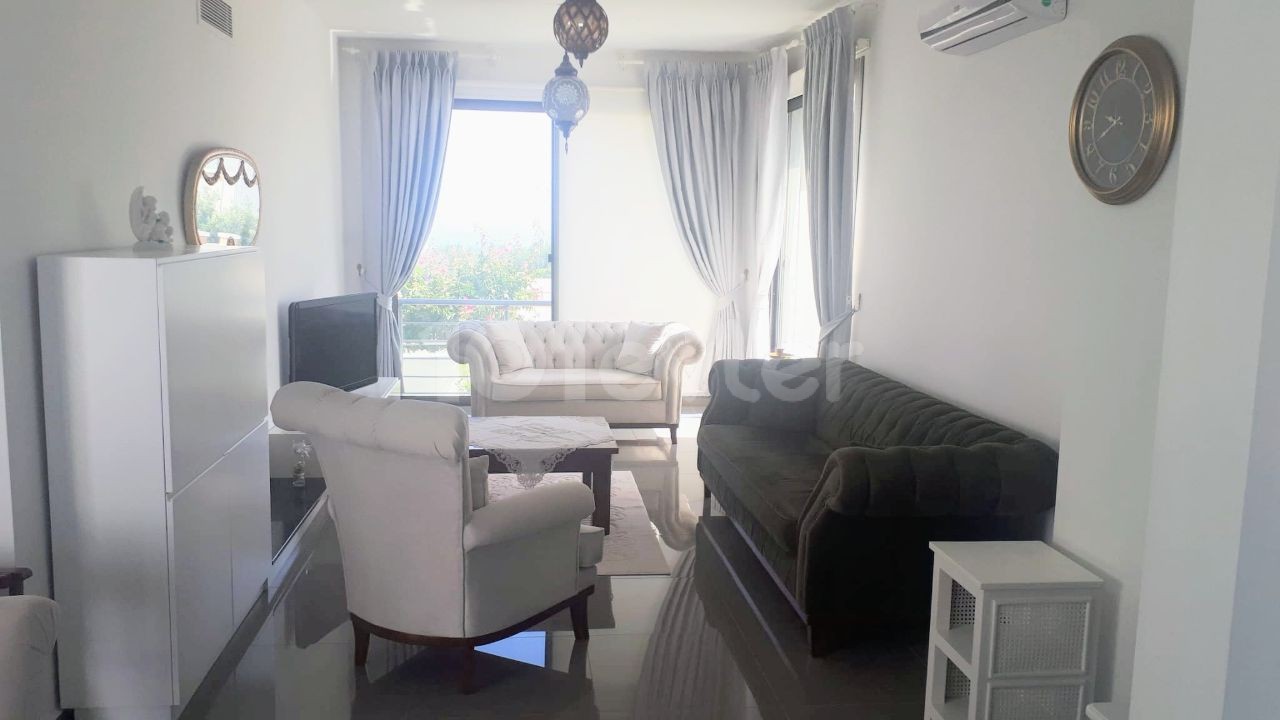 4+1 villa with pool for rent in Alsancak