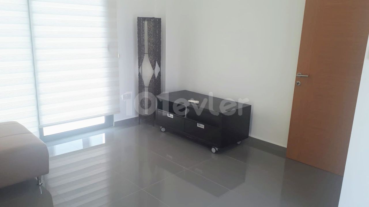 4+1 villa with pool for rent in Alsancak