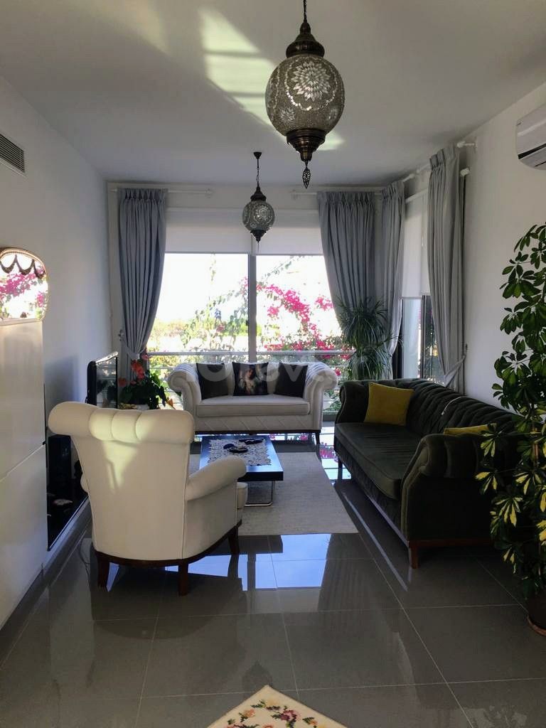 4+1 villa with pool for rent in Alsancak