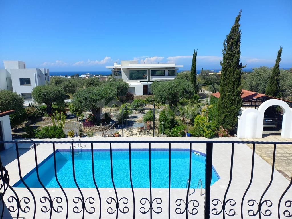 4+1 luxury duplex villa with private swimimg pool for daily rent in Çatalkoy