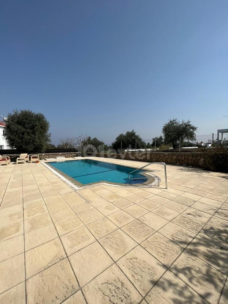Çatalköy'de günlük kiralık özel yüzme havuzlu 4+1 lüks dubleks villa