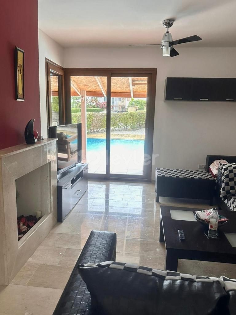 Prächtige 3+1-Maisonette-Villa mit privatem Pool zum Verkauf in Çatalköy