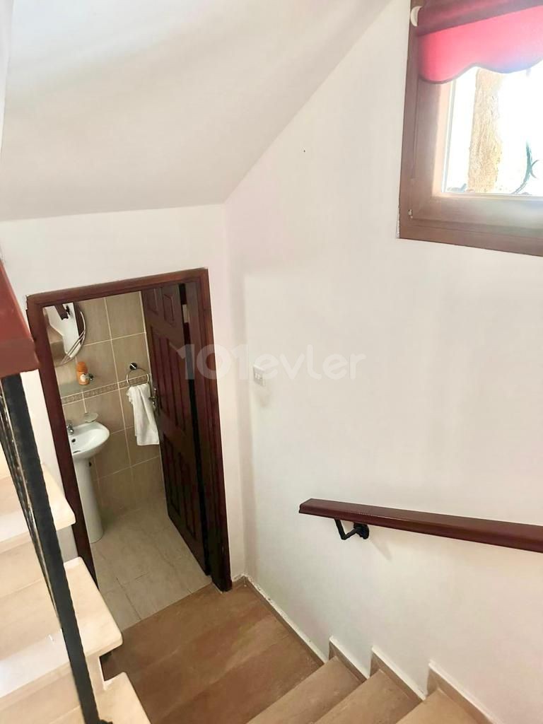 Prächtige 3+1-Maisonette-Villa mit privatem Pool zum Verkauf in Çatalköy