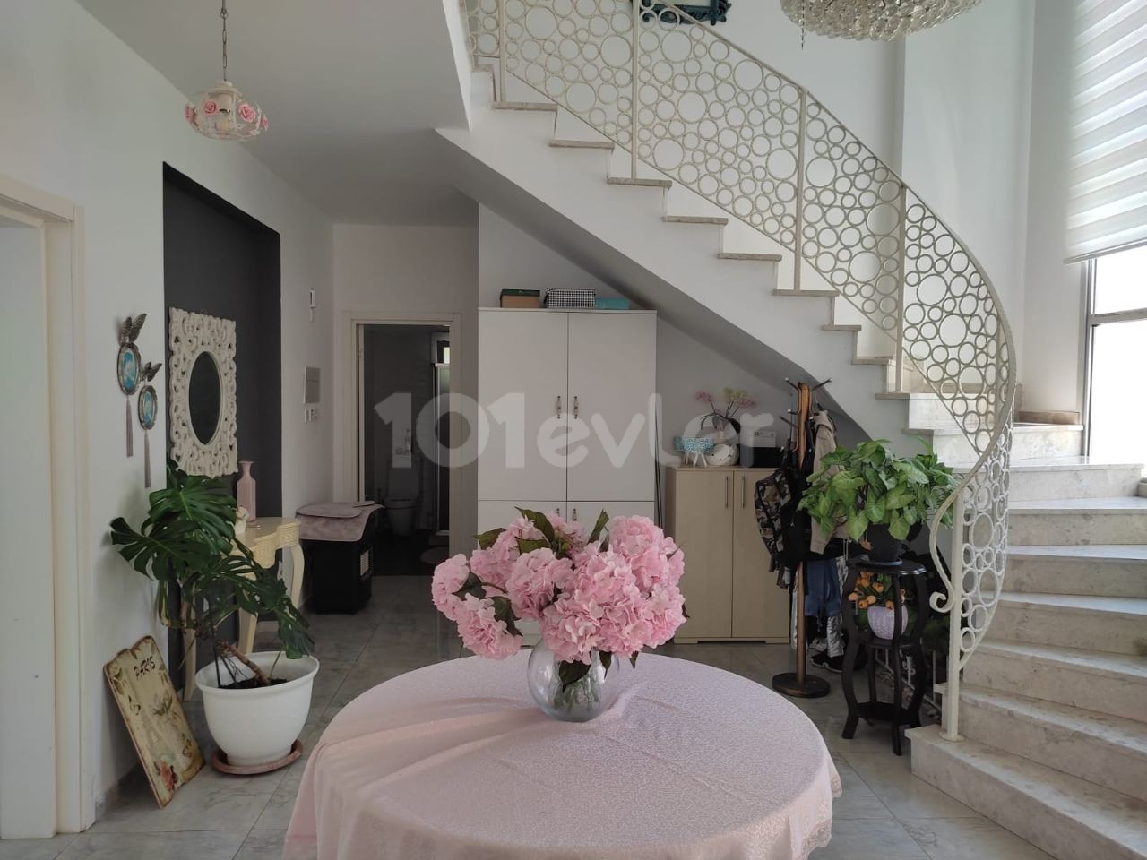 4+1 Sea View Villa for Sale in Zeytinlik