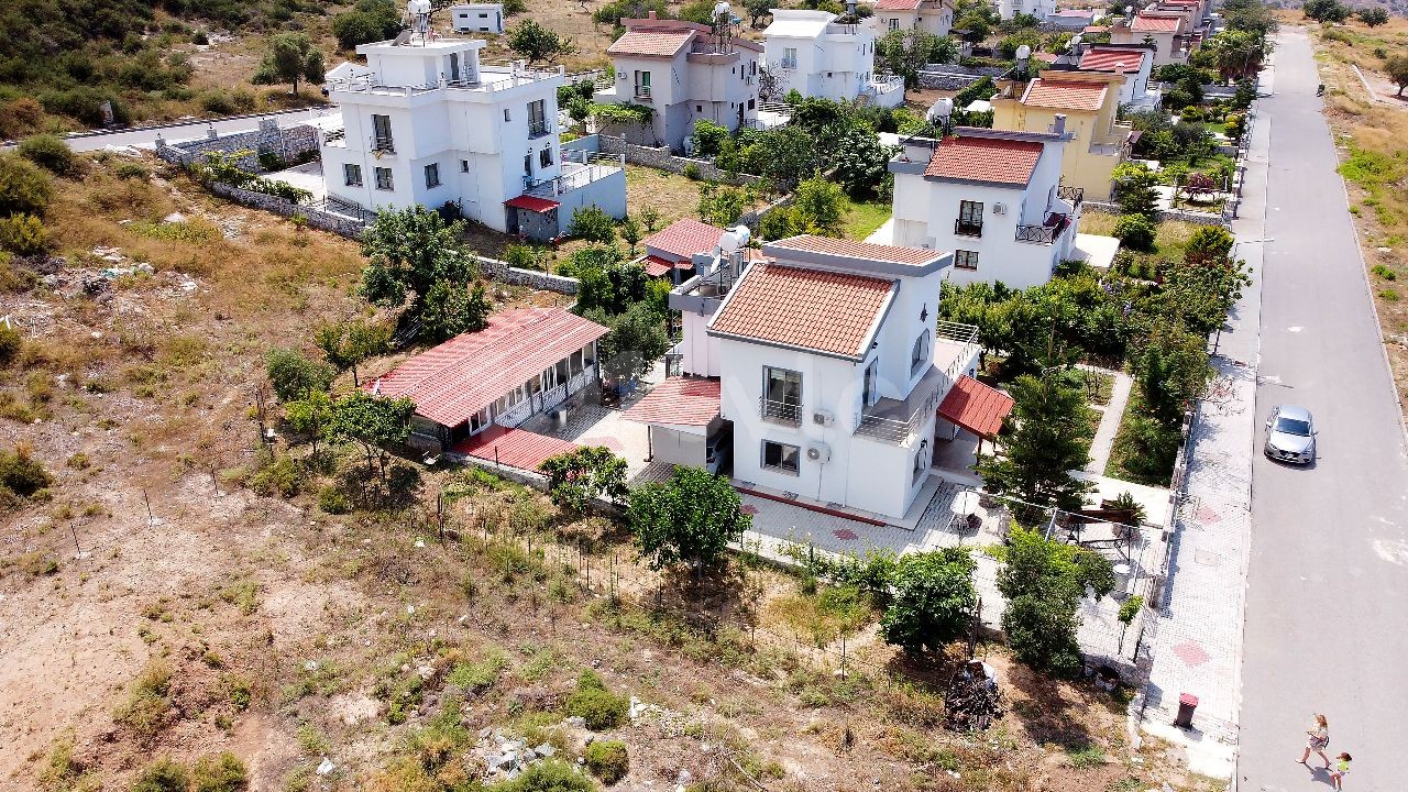 3+1 Villa zum Verkauf mit herrlichem Garten und Meerblick in Girne Arapköy