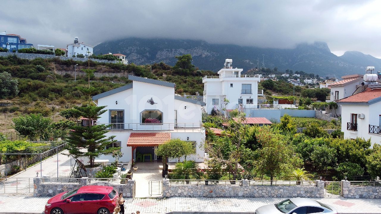 3+1 Villa zum Verkauf mit herrlichem Garten und Meerblick in Girne Arapköy