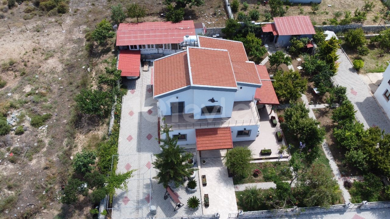 3+1 Villa zum Verkauf mit herrlichem Garten und Meerblick in Girne Arapköy