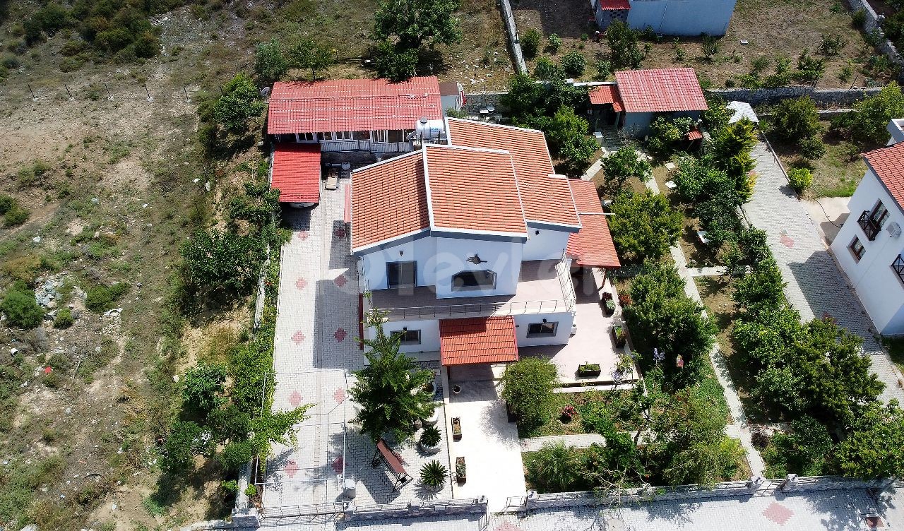 3+1 Villa zum Verkauf mit herrlichem Garten und Meerblick in Girne Arapköy