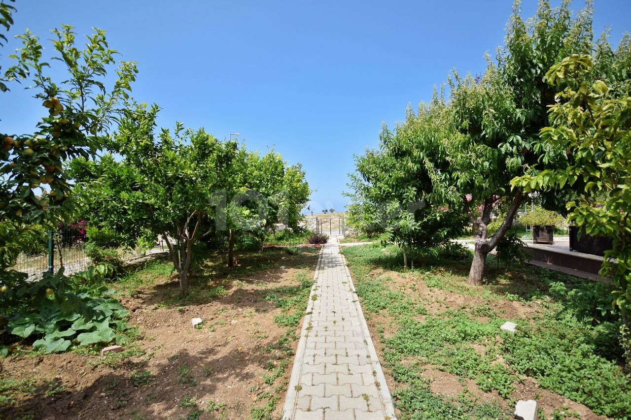 3+1 Villa zum Verkauf mit herrlichem Garten und Meerblick in Girne Arapköy