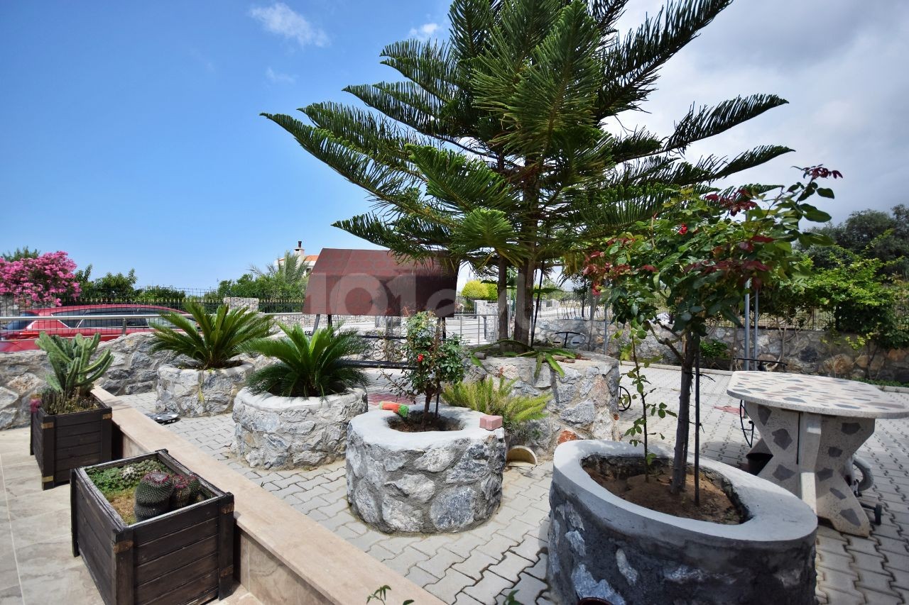 3+1 Villa zum Verkauf mit herrlichem Garten und Meerblick in Girne Arapköy