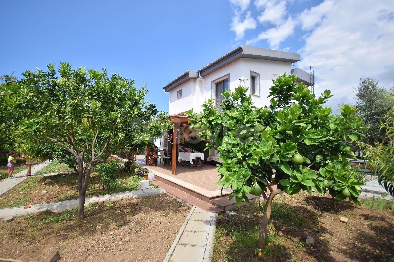 3+1 Villa zum Verkauf mit herrlichem Garten und Meerblick in Girne Arapköy