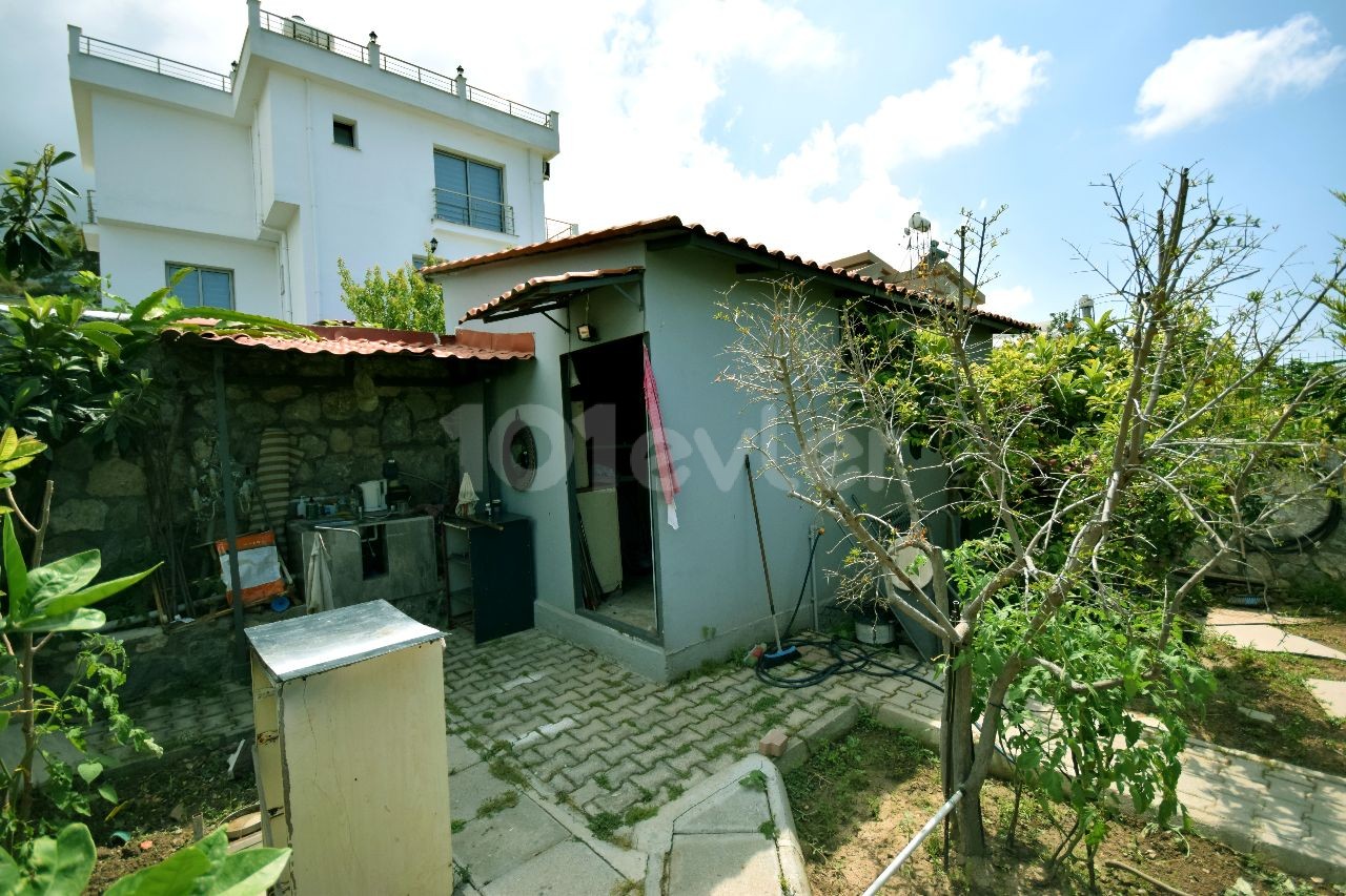 3+1 Villa zum Verkauf mit herrlichem Garten und Meerblick in Girne Arapköy