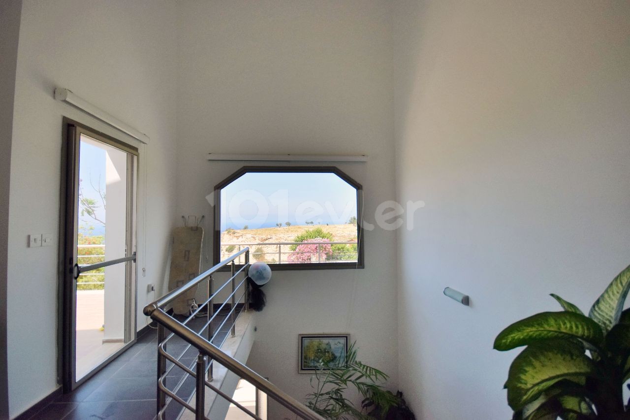 3+1 Villa zum Verkauf mit herrlichem Garten und Meerblick in Girne Arapköy