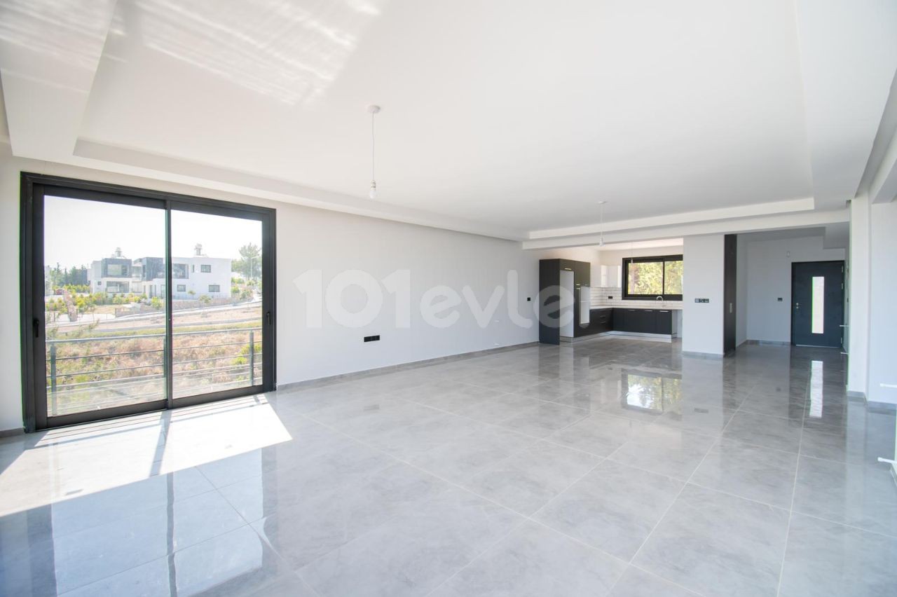 5+2 triplex villa for sale in Kyrenia Çatalköy with magnificent mountain and sea views