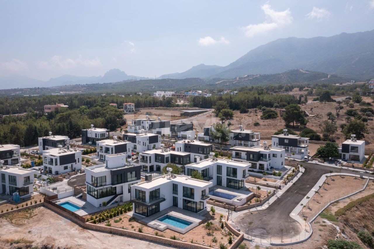 5+2 triplex villa for sale in Kyrenia Çatalköy with magnificent mountain and sea views
