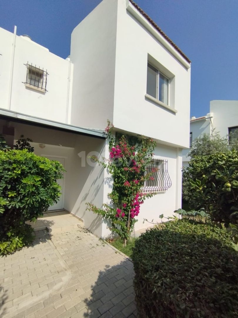 Girne Amerikana Yürüme Mesafesinde Öğrenciye Uygun Kiralık 3+1 İkiz Villa