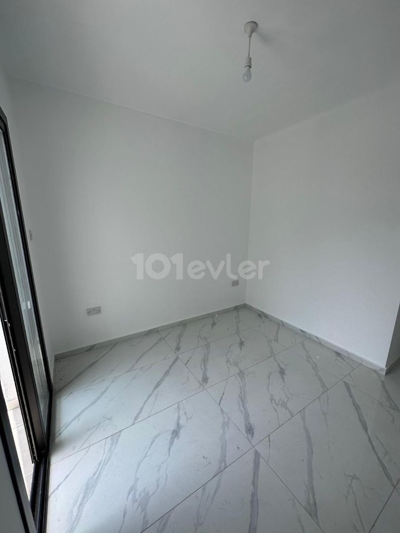 2+1 apartment and office with commercial permit for rent in Karaoğlanoğlu