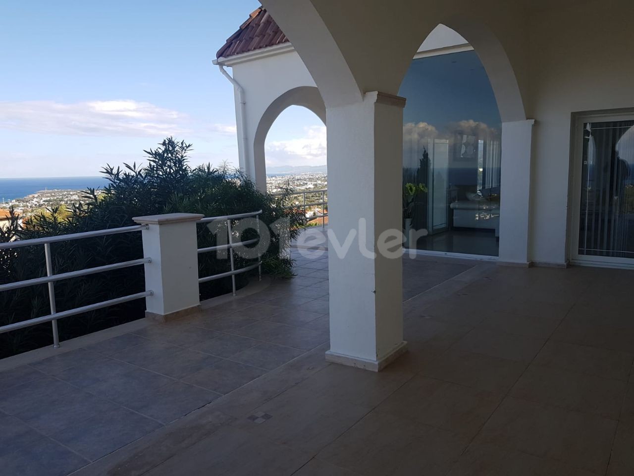 4+2 villa with magnificent sea and mountain views for sale in Edremit