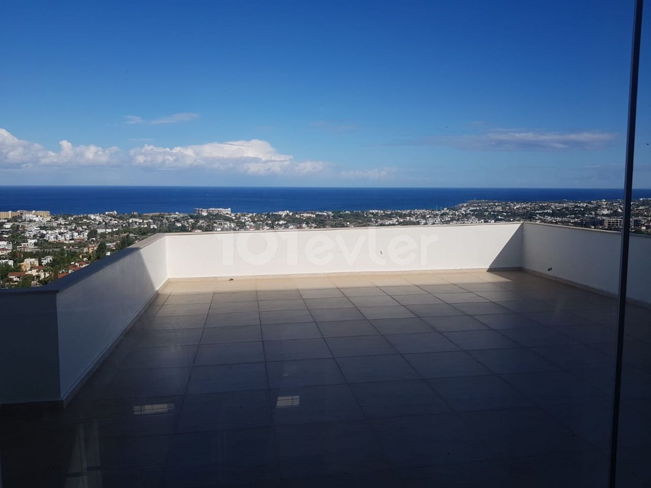 4+2 Villa mit herrlichem Meer- und Bergblick zum Verkauf in Edremit