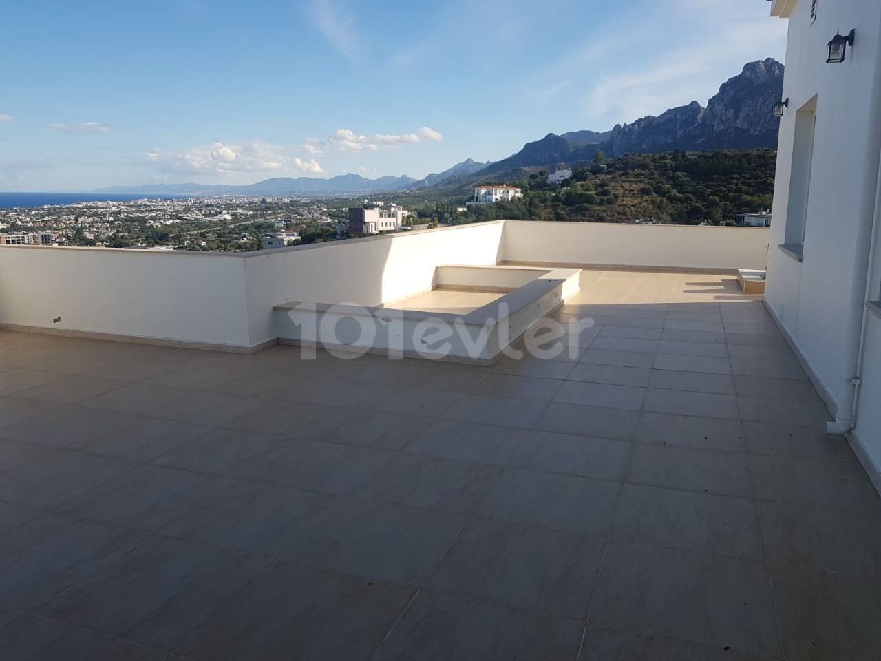 4+2 villa with magnificent sea and mountain views for sale in Edremit