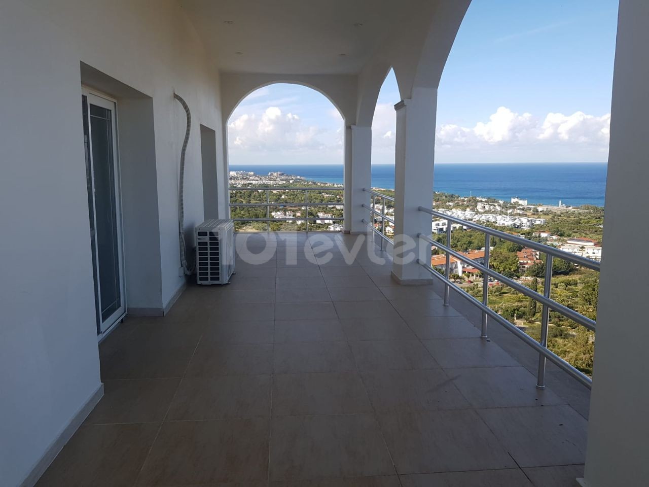 4+2 villa with magnificent sea and mountain views for sale in Edremit