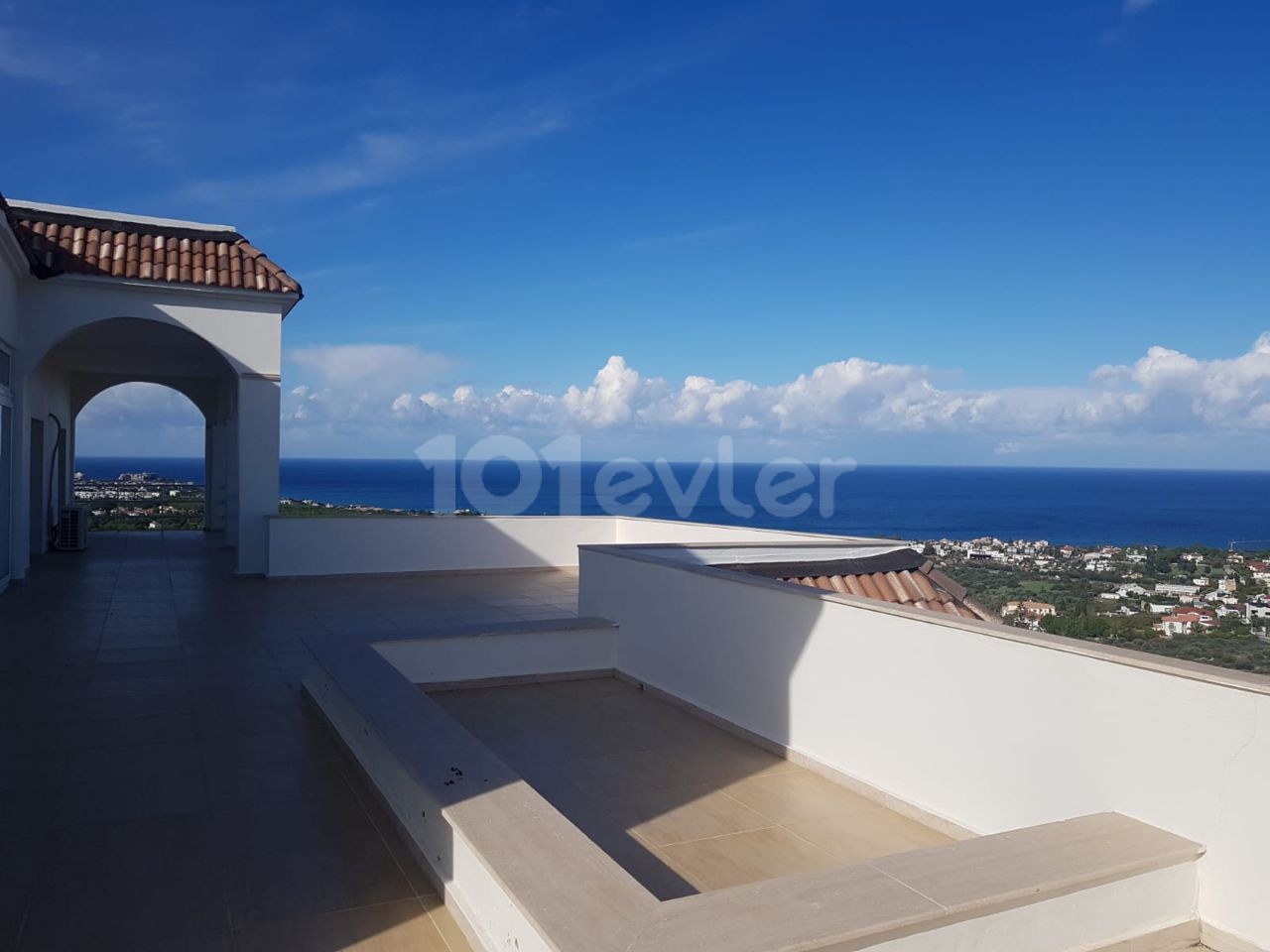 4+2 villa with magnificent sea and mountain views for sale in Edremit