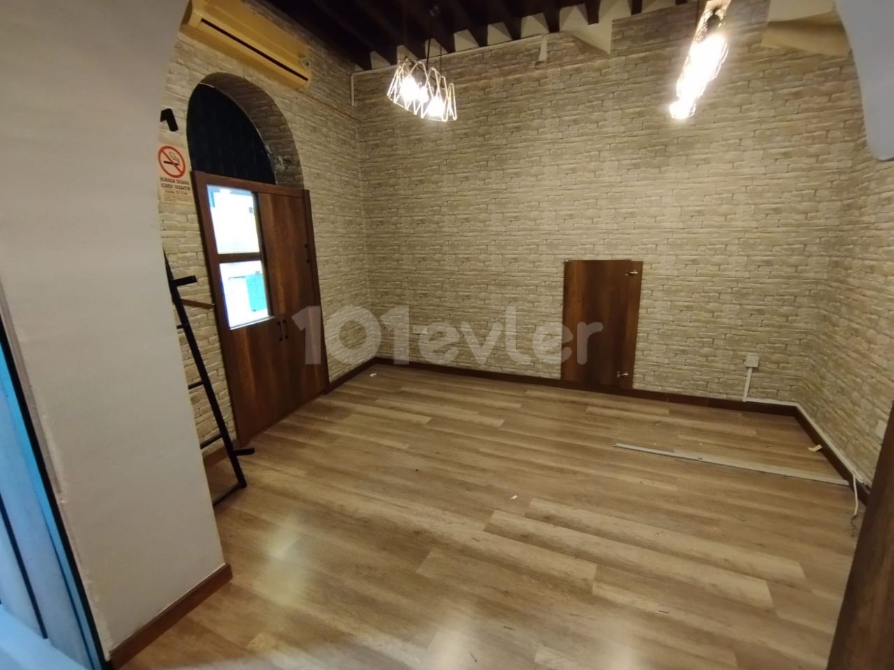 Girne Merkez'de kiralık  dükkan