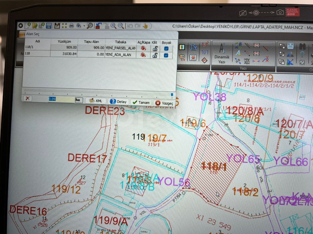 Girne Lapta'da Köşe Konumda 909 m2 %35 İmarlı  Deniz ve Dağ Manzaralı Satılık Arsa