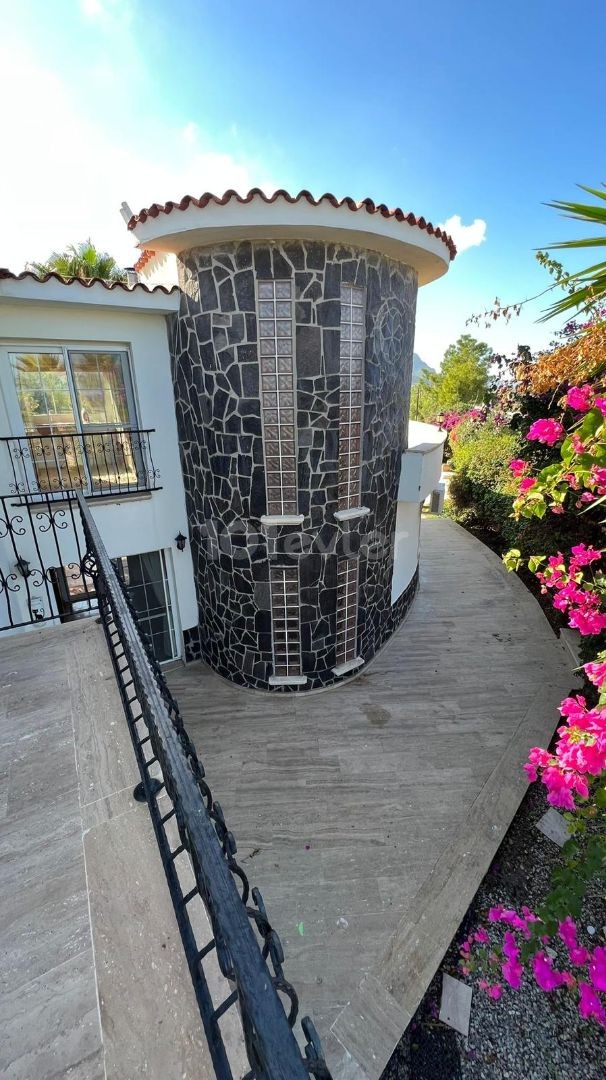 3+1 geräumige Villa zur Miete in Alsancak