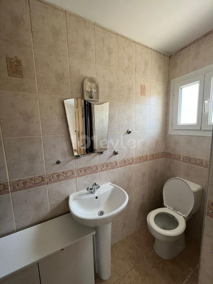 Alsancak'ta kiralık 3+1 geniş villa