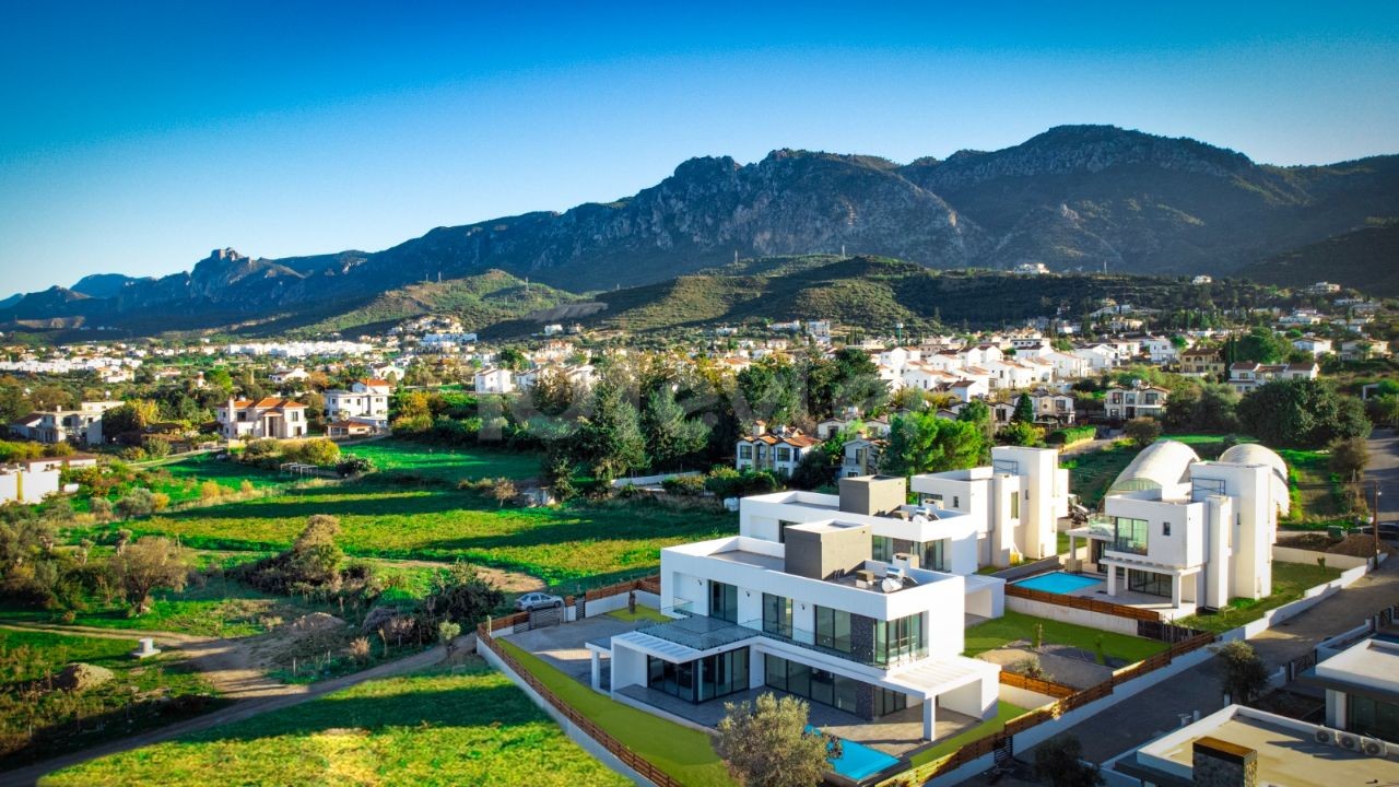 Luxuriöse 5+1-Villa mit Meer- und Bergblick, Pool und Garten zum Verkauf in Alsancak, Kyrenia