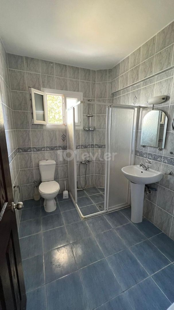 Alsancak'ta kiralık 3+1 geniş villa