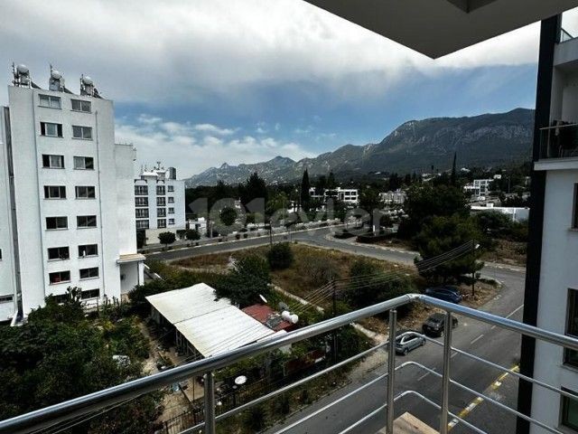 3+1-Wohnung zu vermieten mit Bergblick in herrlicher Lage im Zentrum von Kyrenia, in der Nähe des Nikosia-Kreises, nur wenige Gehminuten vom Rathaus, Hotels und dem Basar entfernt