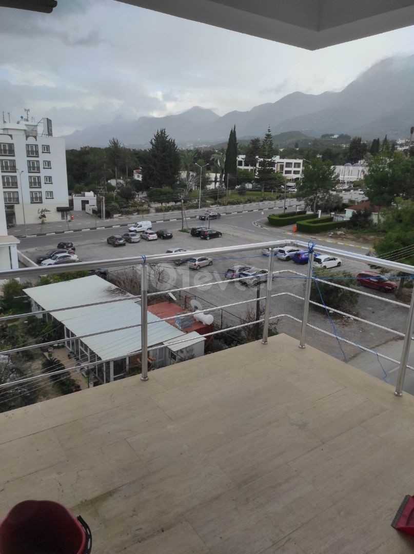 Girne Merkez'de Lefkoşa çemberine 600 metre mesafede kiralık 3+1 daire