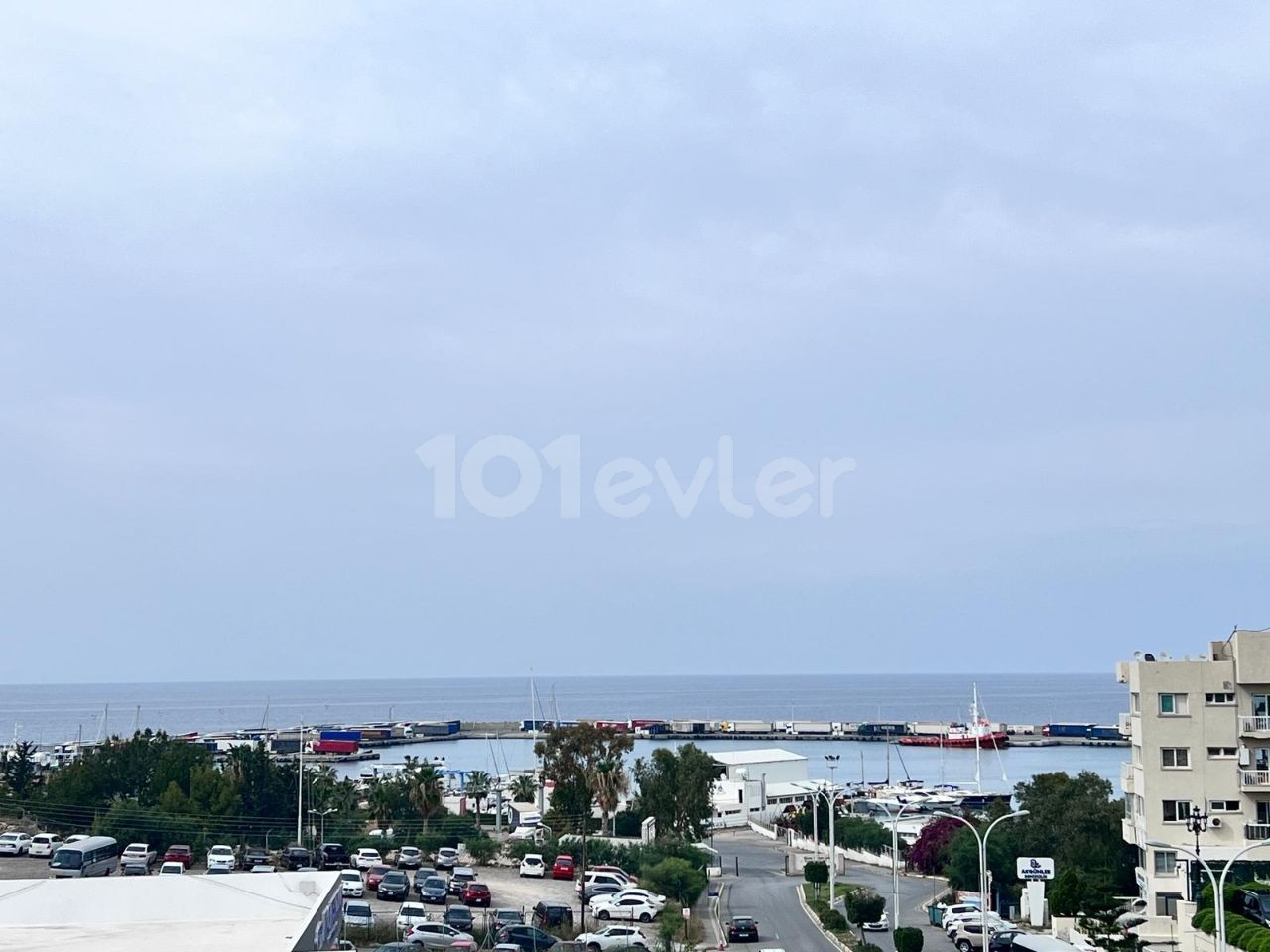 Girne  Merkez'de satılık 2+1 daire. Lord Palası karsısı