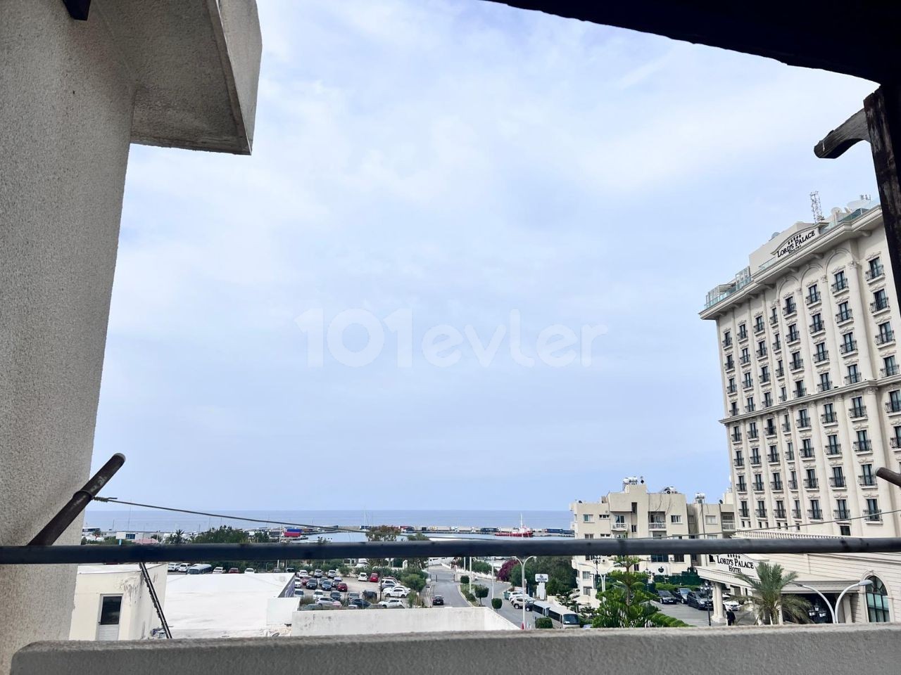 2+1 apartment for sale in Kyrenia Center. Opposite Lord Palace