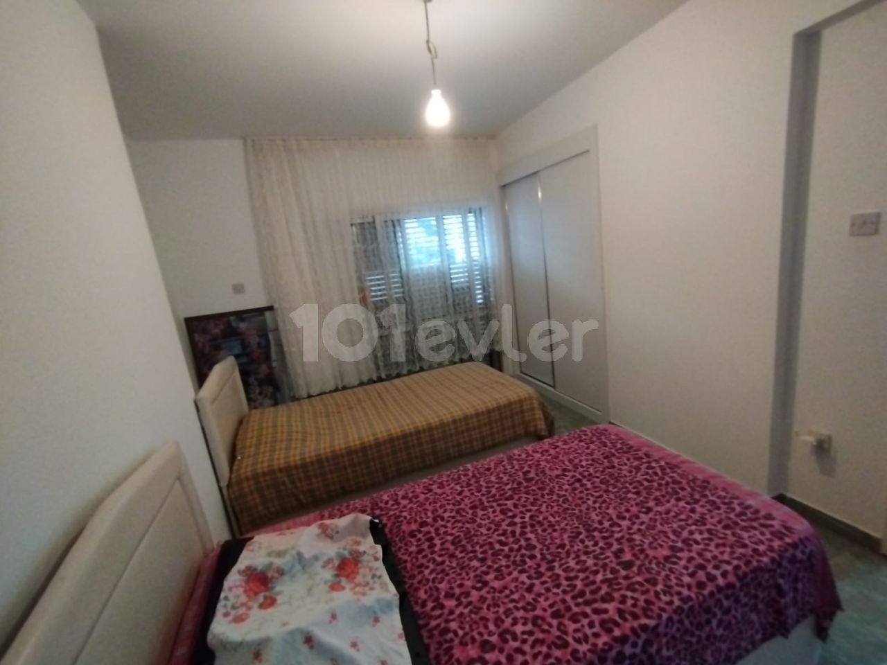  2+1 BARGAIN FLAT FOR SALE IN KYRENIA/ CENTER (URGENT)