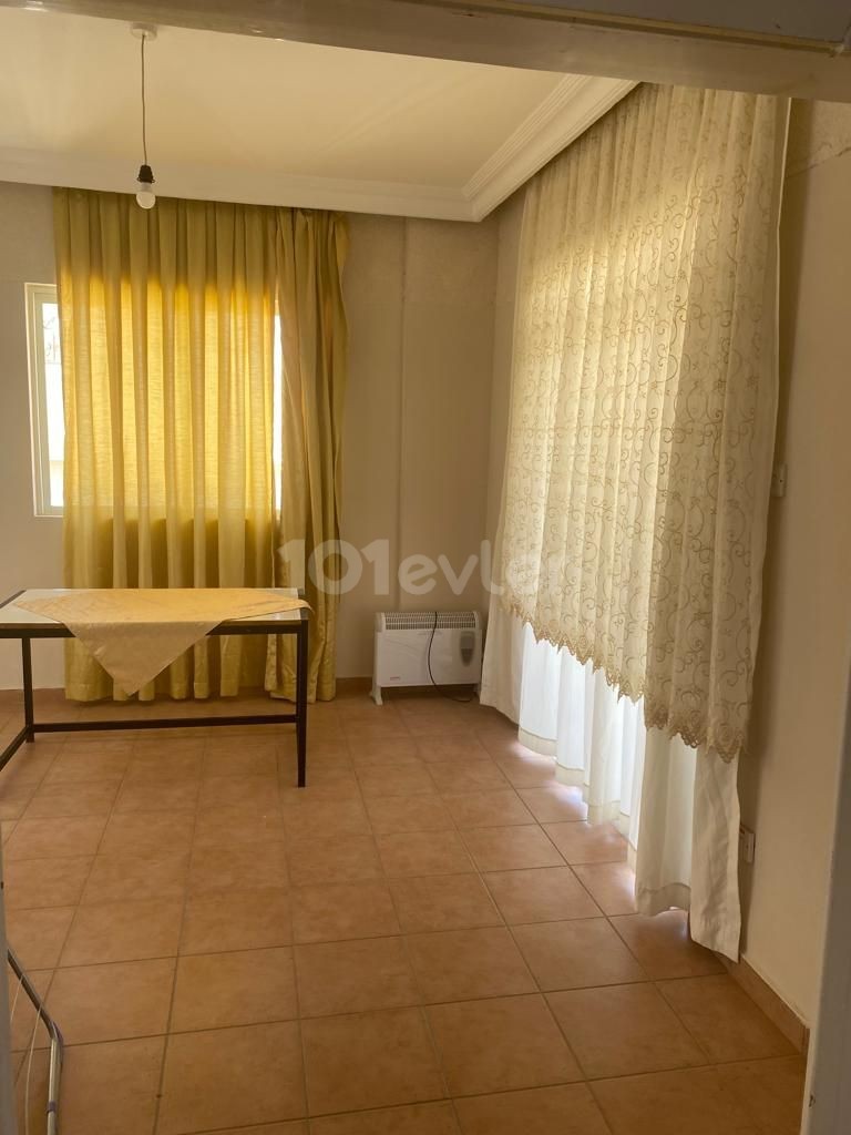 LARGE FLAT FOR RENT FROM THE OWNER CENTRAL LOCATION