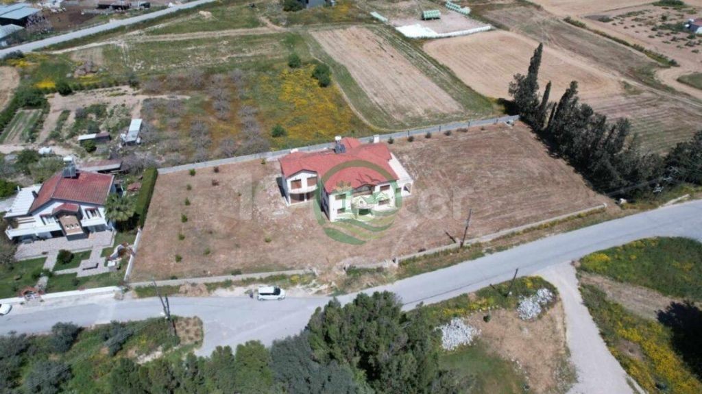 NIKOSIA – AKDOGAN-YIGITLER ZU VERKAUFEN DOPPEL LLOSA VILLA ** 