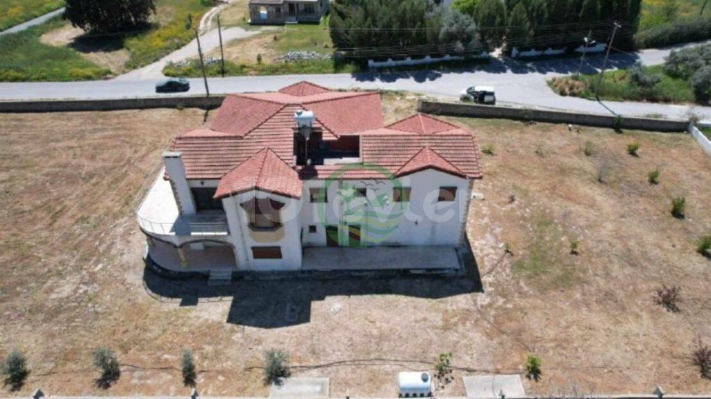 NIKOSIA – AKDOGAN-YIGITLER ZU VERKAUFEN DOPPEL LLOSA VILLA ** 